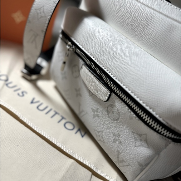 Handbags - Louis Vuitton White Leather Bag